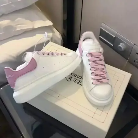 Alexander McQueen Sneakers · 38 variantes