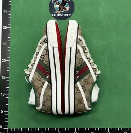 Gucci GG Supreme Sneakers · 8 variantes