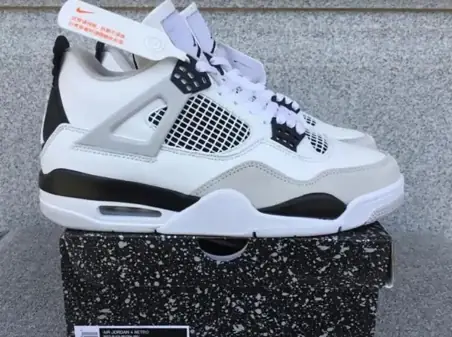 Air Jordan 4 · 28 variantes