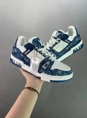 Louis Vuitton Sneakers · 20 variantes
