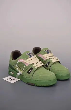 LV Sneakers · 33 variantes