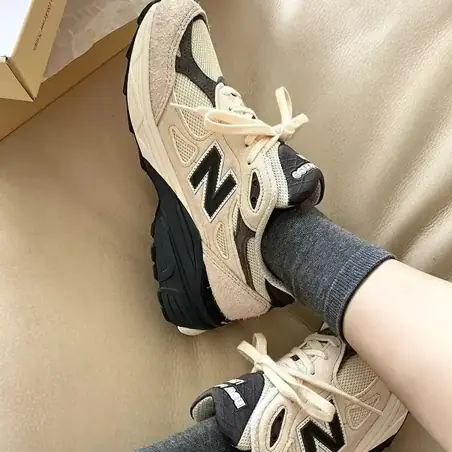 New Balance 990